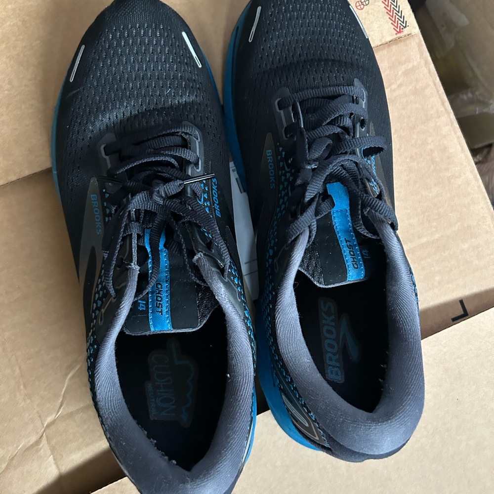 Brooks Men's Black and Teal Athletic Shoes